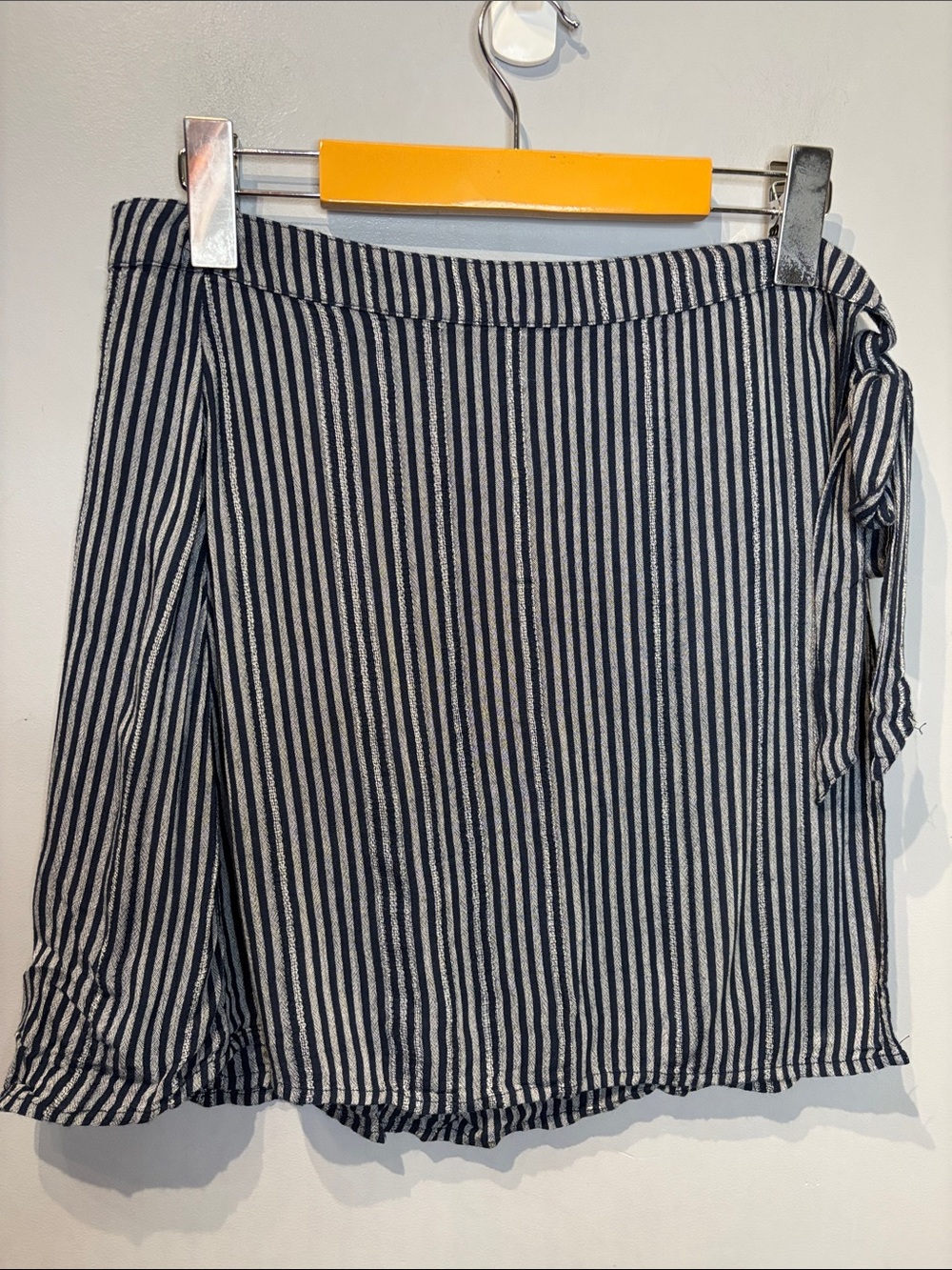 American Eagle Navy and Grey Wrap Skirt - Picture 2 of 5
